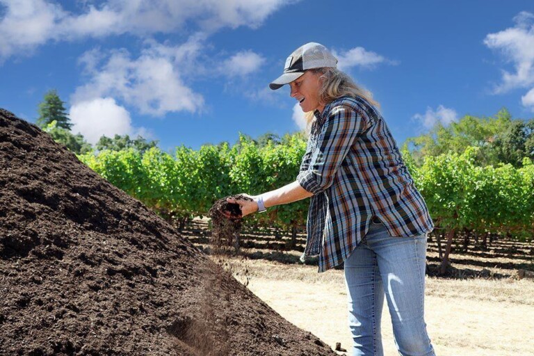 Farmers urge residents to participate in curbside composting programs Image